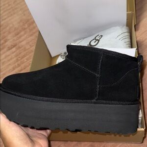Classic Ultra Mini Platform Uggs Black